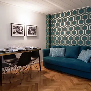 https://design-apartment-near-the-city-center.italymilanhotels.net
